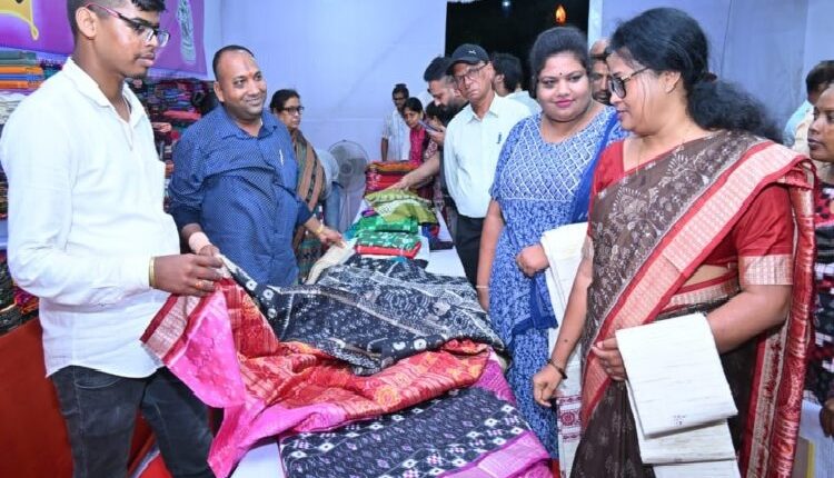 100 Handloom & Handicraft Stalls Open At Gandhi Shilp Bazaar-2023 In Bhubaneswar